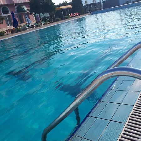 Hotel Meteor Shkoder Bagian luar foto